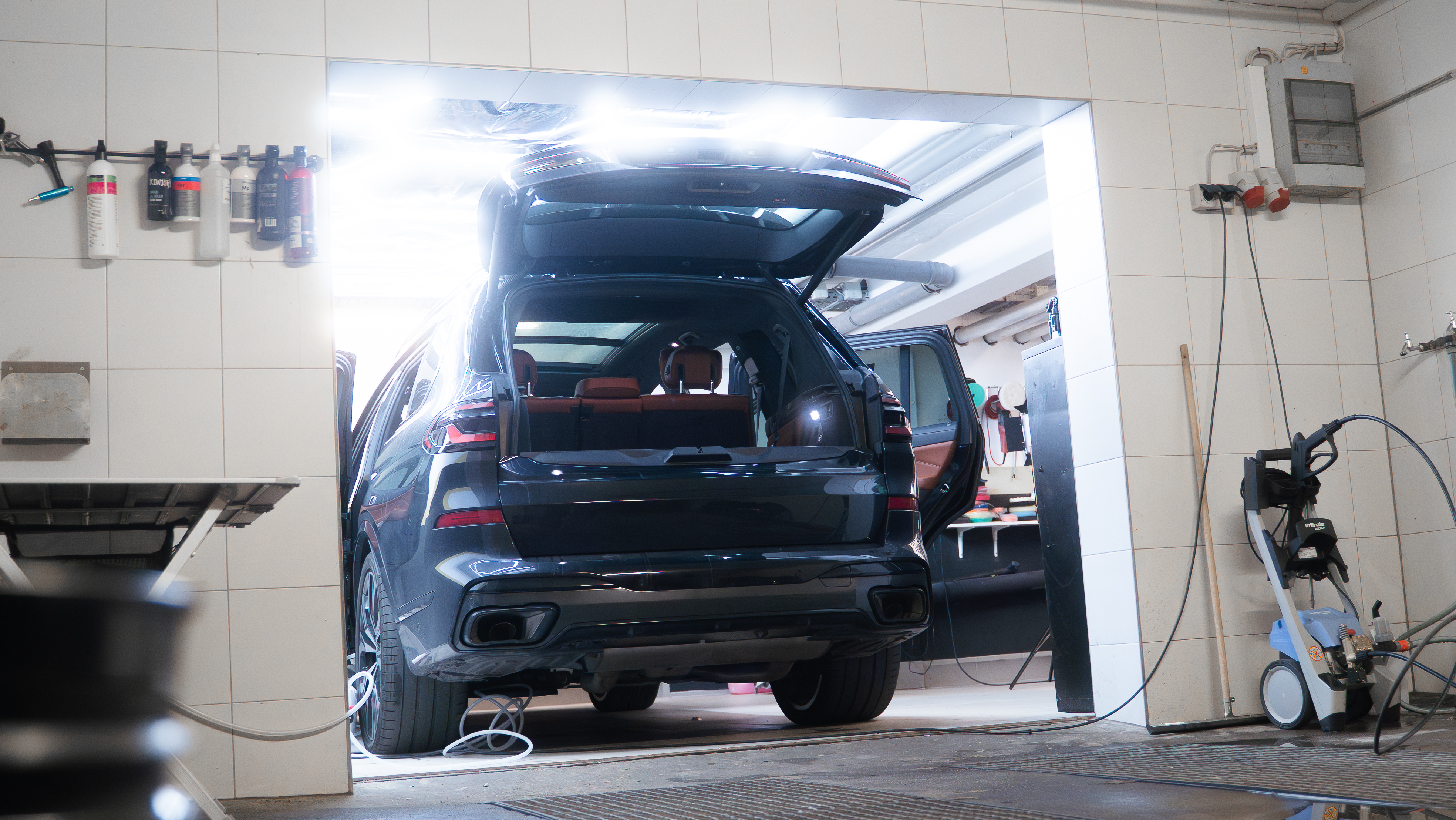 Frisch aufbereiteter BMW X7 in der GC-Cars Halle